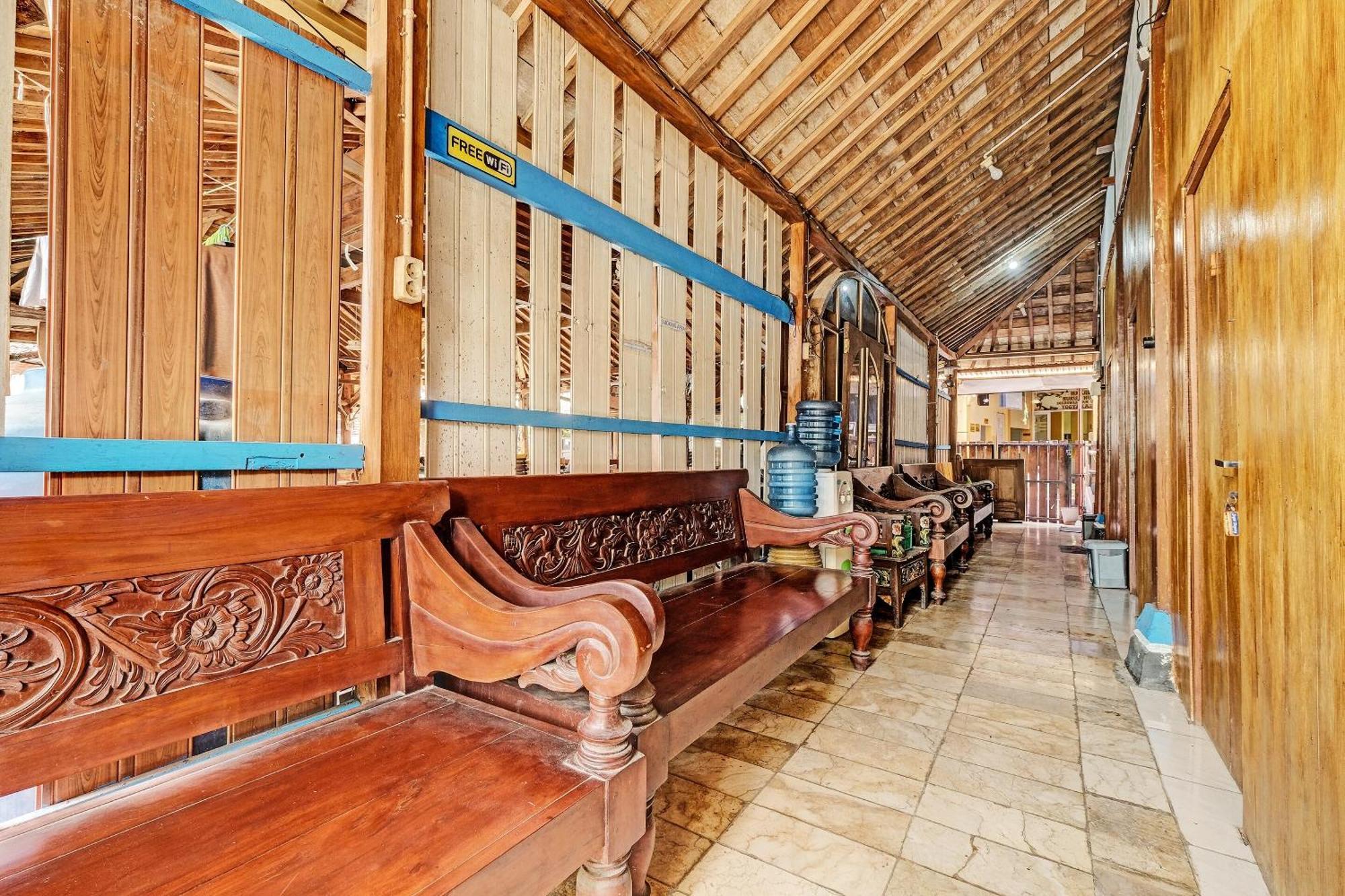 Spot On 91916 Joglo Doyong Homestay Syariah Джокякарта Екстериор снимка