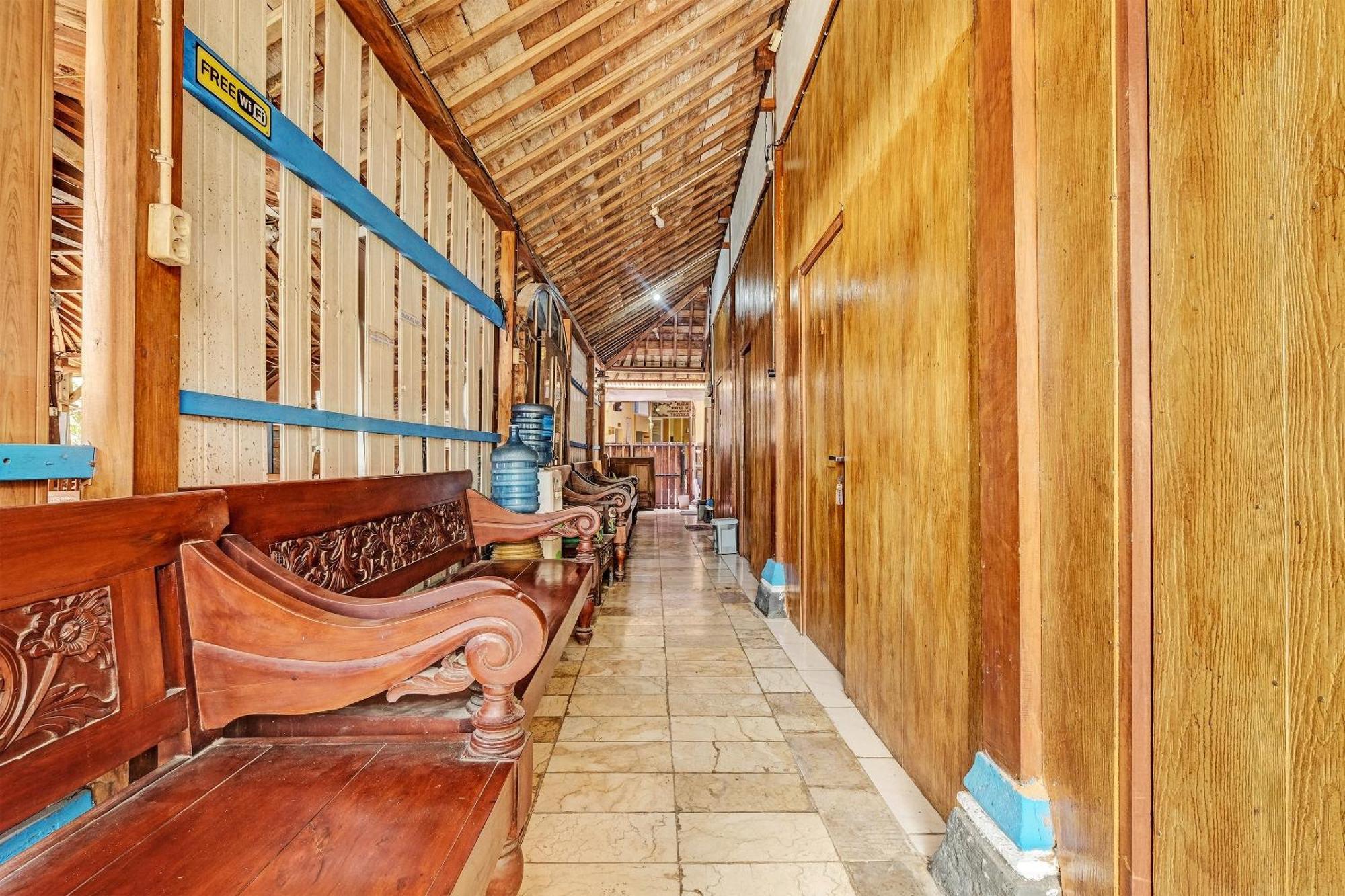 Spot On 91916 Joglo Doyong Homestay Syariah Джокякарта Екстериор снимка
