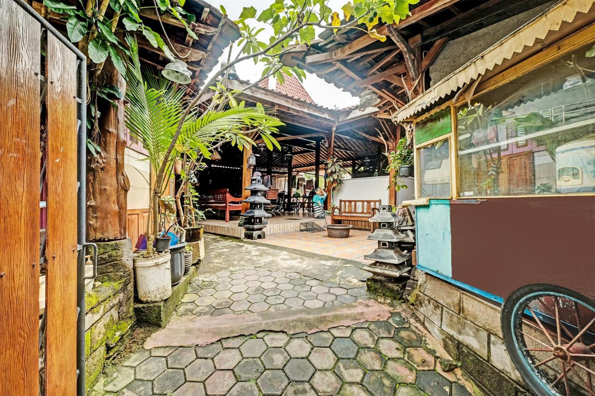 Spot On 91916 Joglo Doyong Homestay Syariah Джокякарта Екстериор снимка